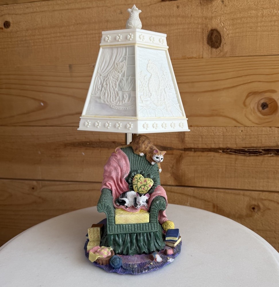 VTG Cat Lady Resin Figure Lamp Picture Shade Retro 90s Cottagecore *Flaws*