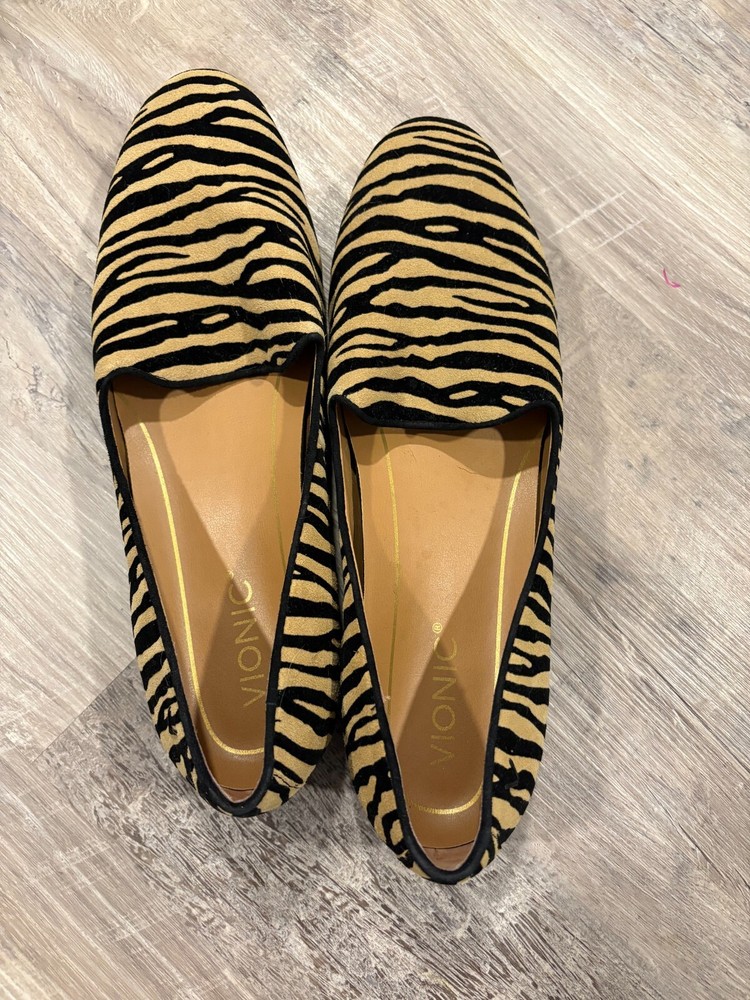 VIONIC comfort shoes Willa Slip On Flats Tiger Stripes Suede Leather Size 9.5
