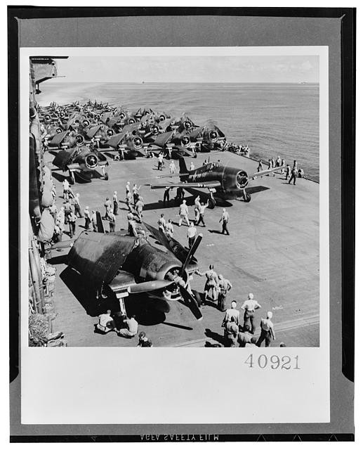 Photo:USS Essex Aircraft Carrier Deck WW2 1940s Navy Fighters at Sea