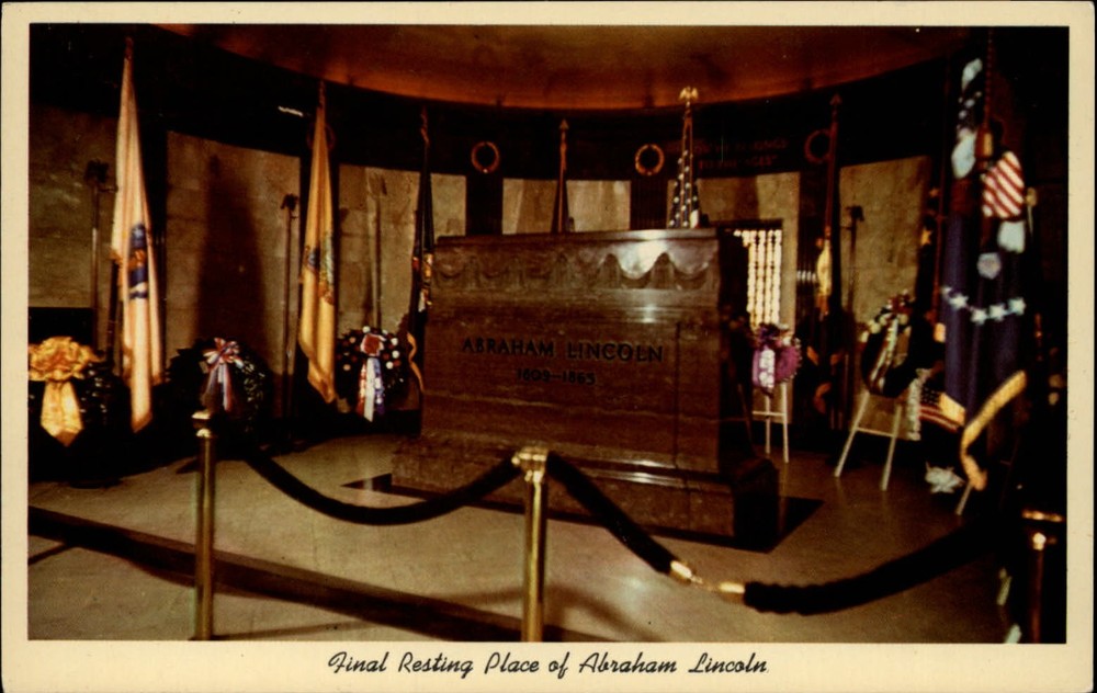 Illinois Springfield President Lincoln's tomb ~ 1950s-60s postcard sku937