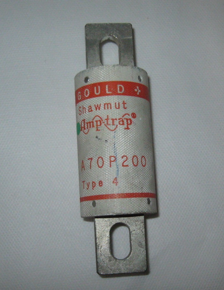 Gould Shawmut A70P200-4 Fuse 200A 700VAC 100kA IR 650VDC 100kA IR Form 101