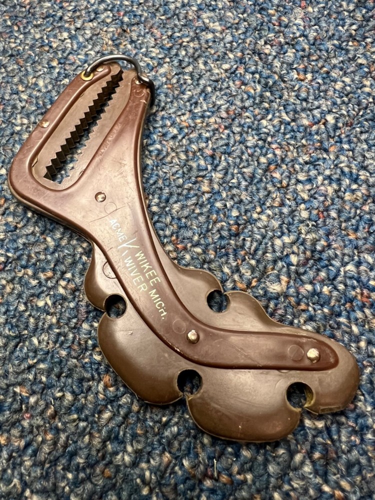 Vintage Acme Kwikee Kwiver arrow holder, USA, good condition