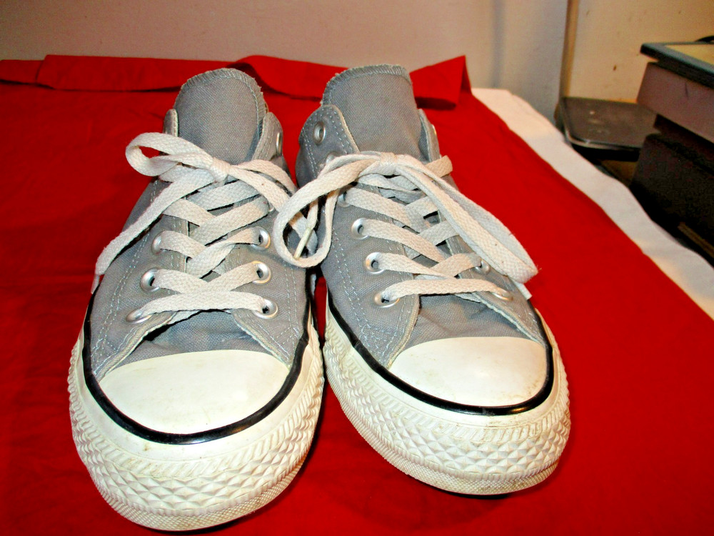 Converse All Star Women's size 8 / LOOK!
