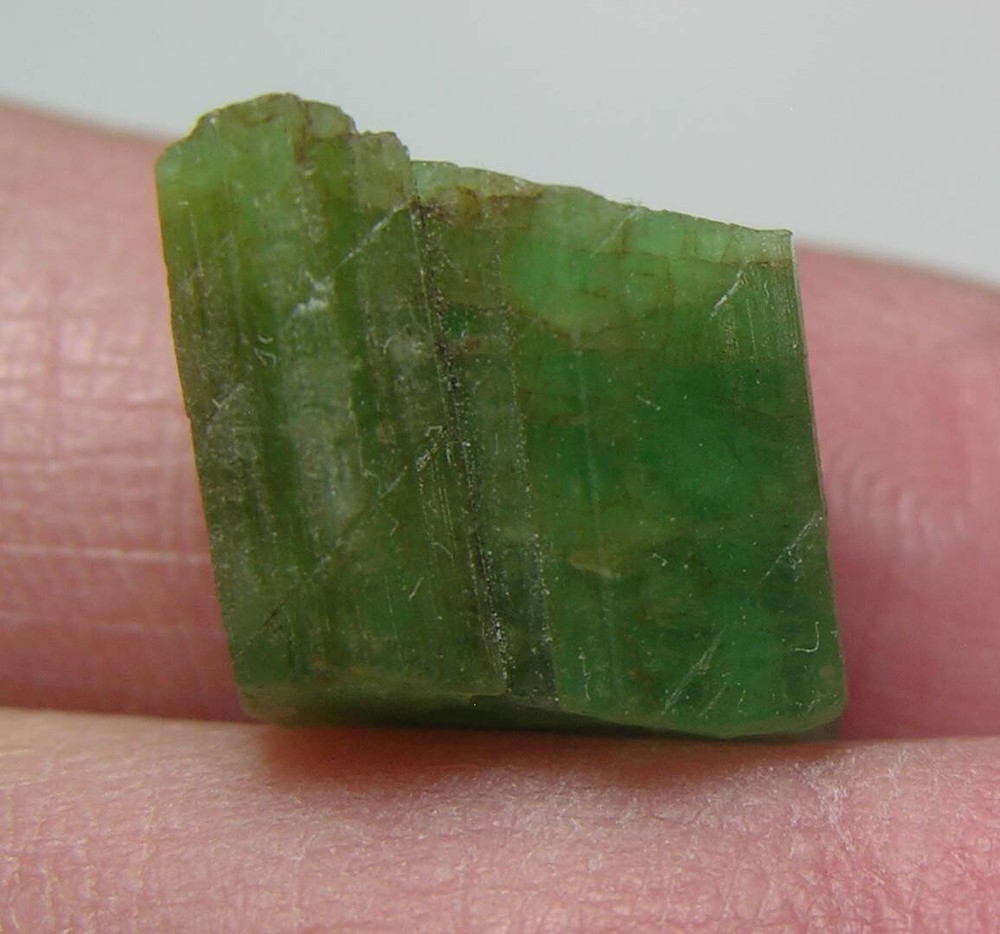 12.70ct HaGiang Province Vietnam 100% Natural Emerald Crystal Specimen 2.5g 12mm