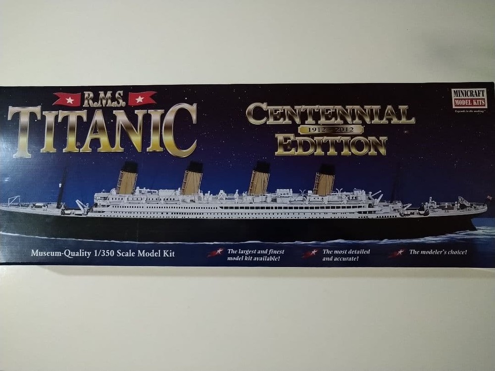 Ship passenger ship plastic model R.M.S. TITANIC museum quality out of print mod