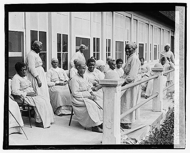 Photo:1920 African American Women Group Portrait on Porch