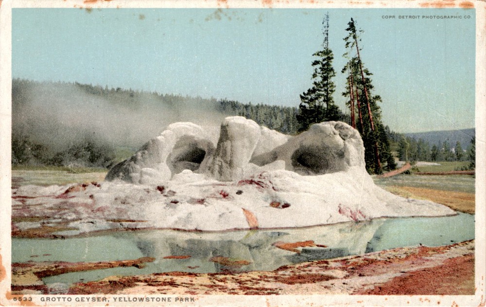 GROTTO GEYSER, YELLOWSTONE PARK, DETROIT PHOTOGRAPHIC CO., UNITED Postcard