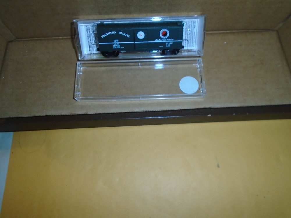 Micro Trains #20236 40' Std Single Door Boxcar - Northern Pacific #Np 1001 N