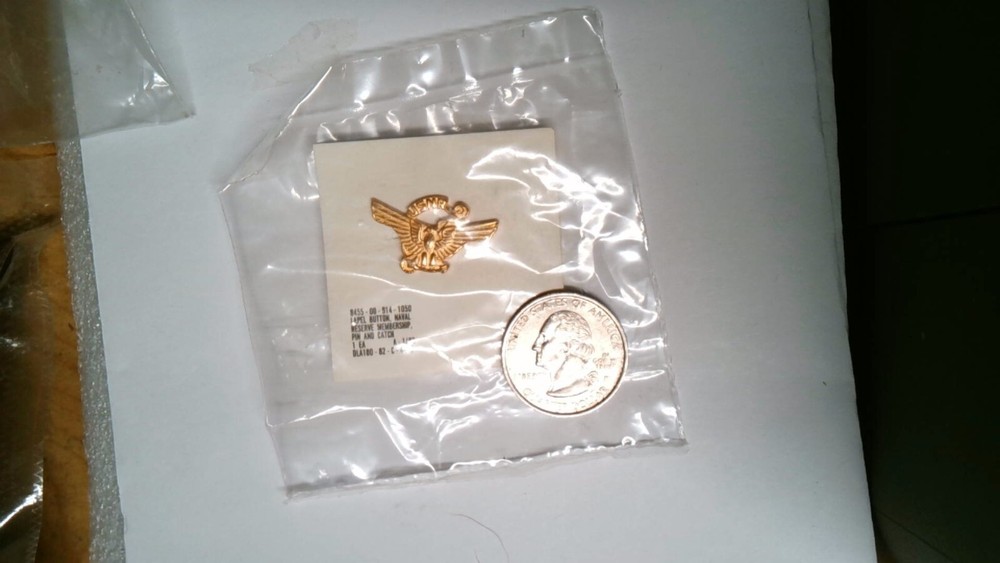 MILITARY INSIGNIA LAPEL BUTTON NAVAL RESERVE MEMBERSHIP PIN AND CATCH FROM 1983