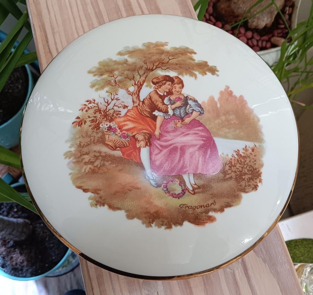 LIMOGES Gold Signed FRAGONARD Courting Couple Design Round LG Lidded Dish - 8.5