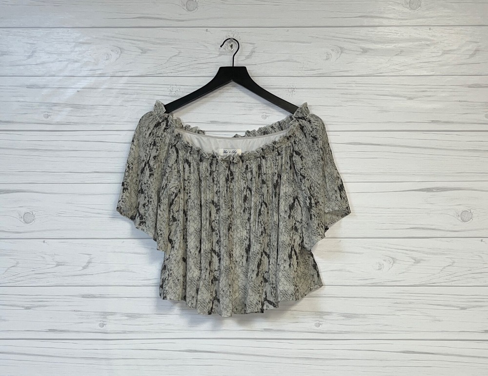She + Sky top womens size small off shoulder crop top long sleeve patterned gray