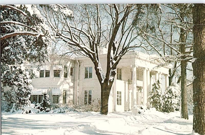 Postcard RESTAURANT SCENE Naperville Illinois IL m/09 AJ3187