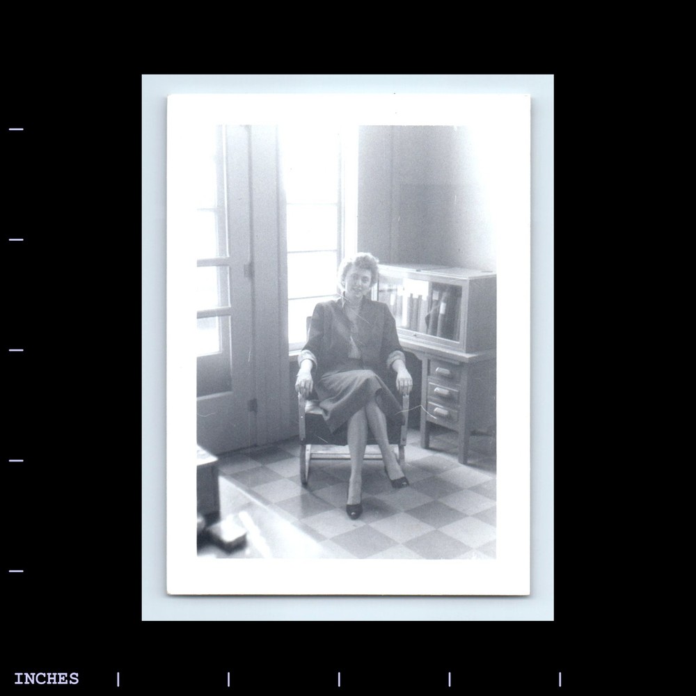 Old Vintage Photo LEGGY WOMAN SWEETHEART SITTING IN CHAIR