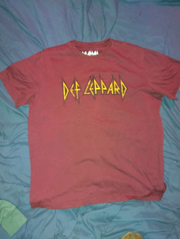 VTG Def Leppard T-Shirt Small Pink Classic Rock 80s Retro Band Tee Cotton