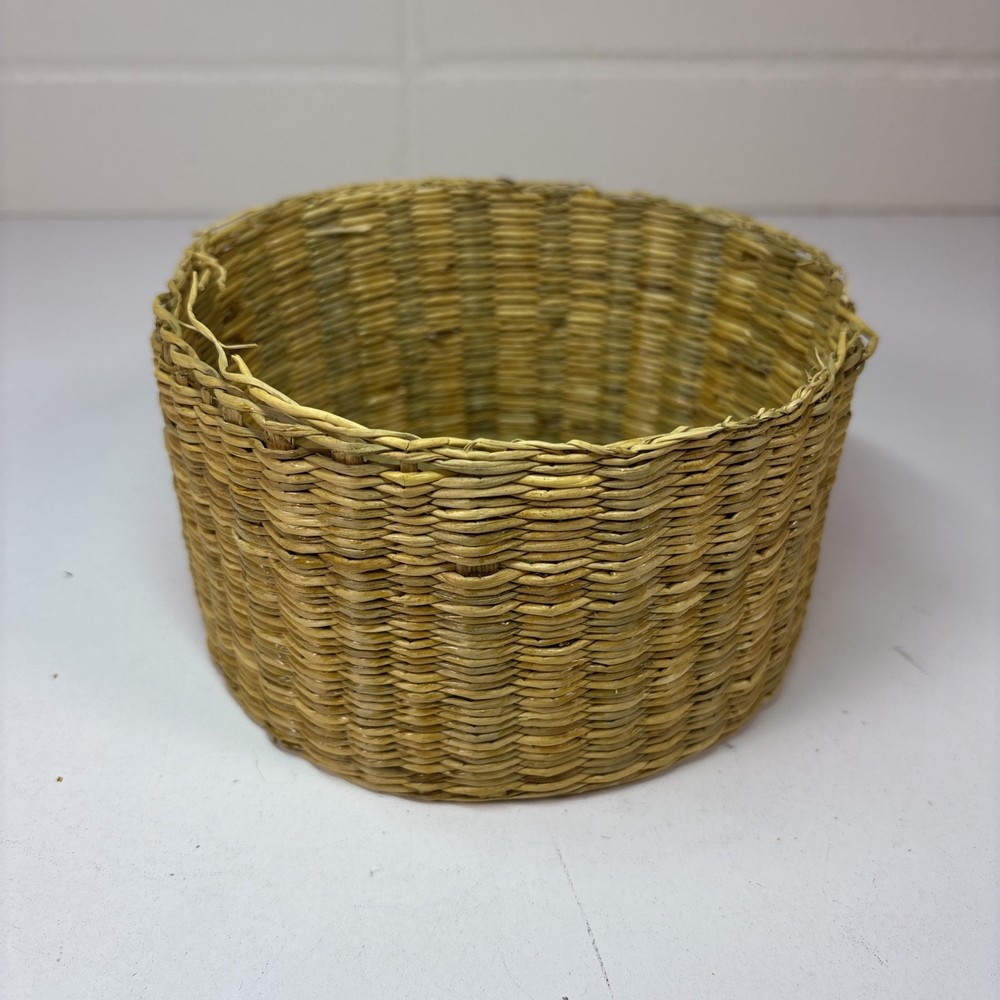 Unique Circle Shaped Woven Sea Grass Light Brown Storage Basket Decor