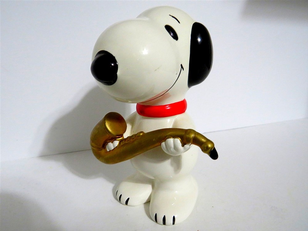 Snoopy Peanuts Charlie Brown Determined Ceramic Musician Series Bank Figure 1992