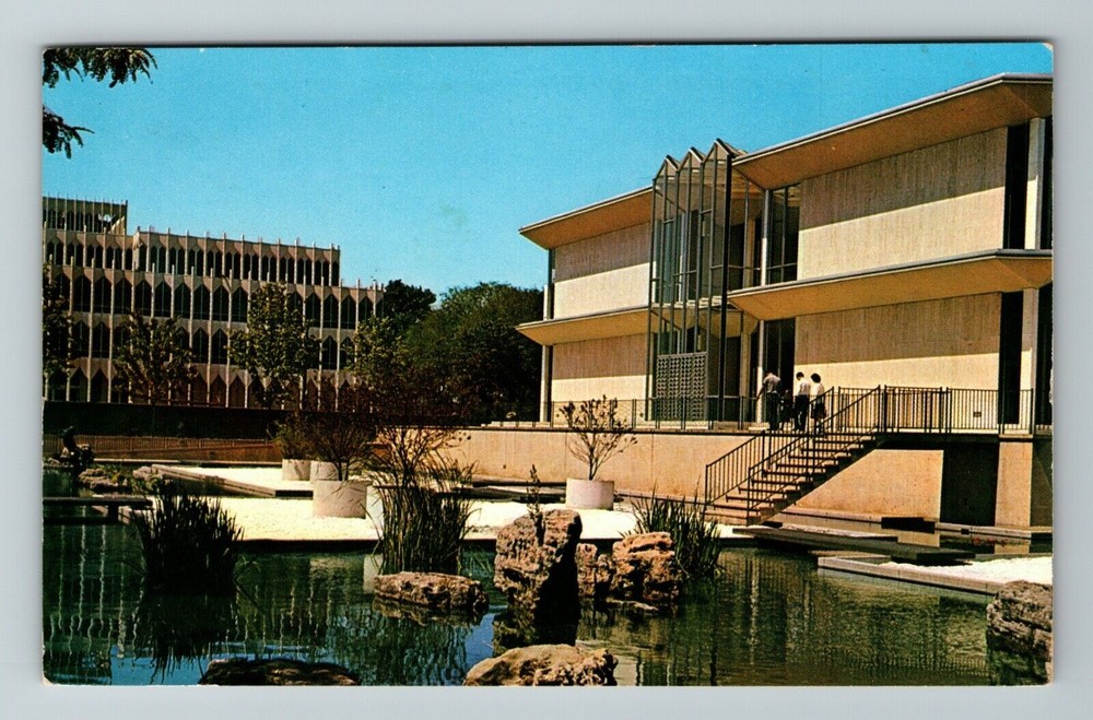 Detroit MI-Michigan, Wayne State University, Outside, Vintage Postcard