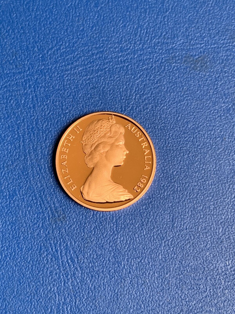 AUS. 1982 ONE CENT PROOF COIN. REMOVED FROM SET -:- VERY NICE CLEAN CONDITION.