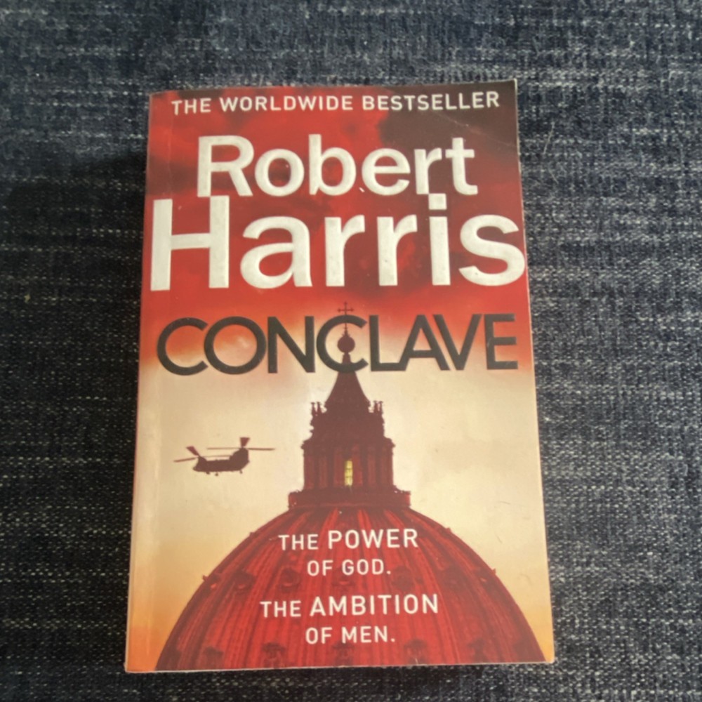 Conclave by Robert Harris (Paperback, Fiction Thriller/Suspense, Young Adult)