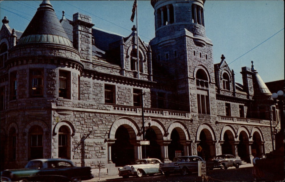 Unique Post Office ~ Augusta Maine ~ 1950s cars ~ unused vintage postcard