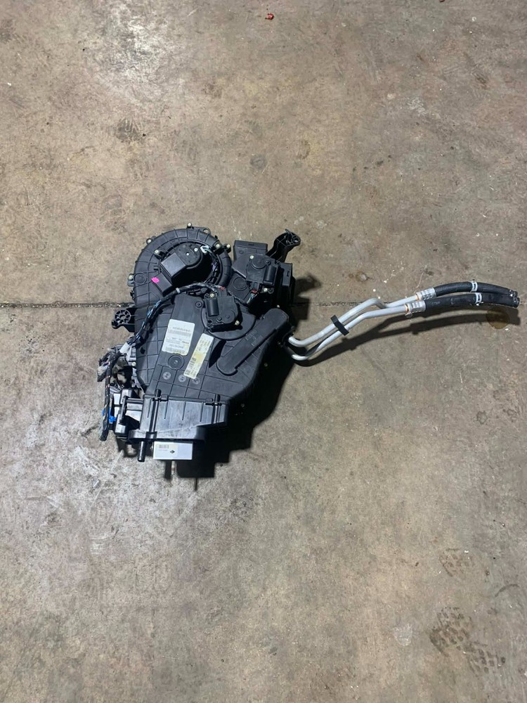 2017 Chrysler Pacifica Rear HVAC Unit / Rear Heater Core & Blower Assembly OEM