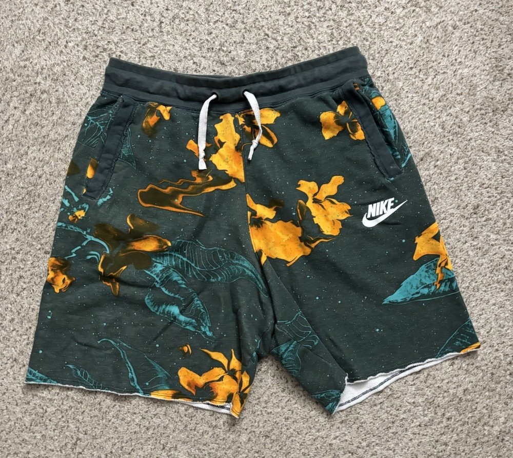 Nike Shorts Mens Size Medium (32