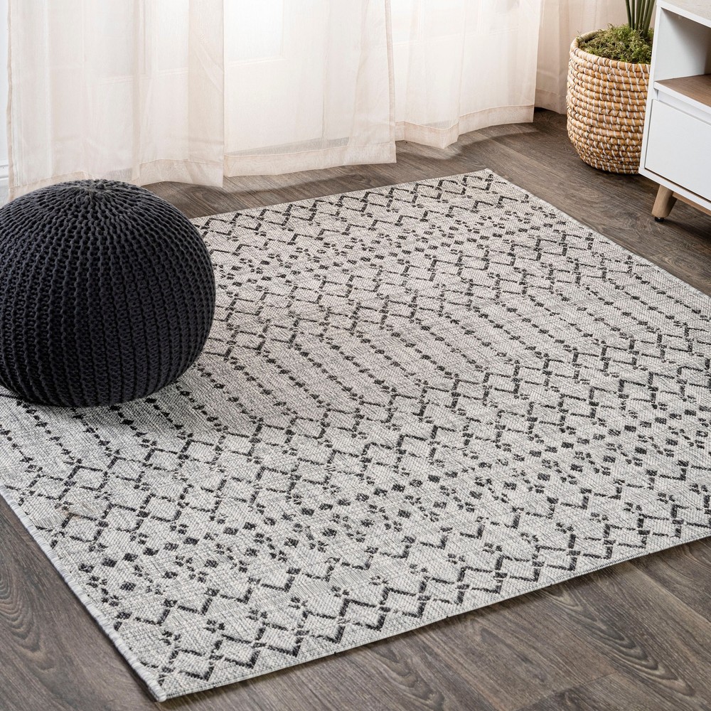 Jonathan Y Trebol 6x6 Moroccan Geometric Weave Rug in Light Gray and Black