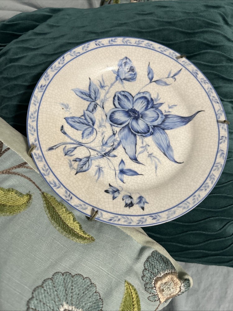 American Atelier At Home French Floral 5091￼￼￼ 8 inch porcelain Decorative Plate