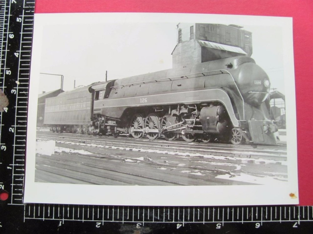 NORFOLK & WESTERN RAILROAD PHOTO of STREAMLINED LOCOMOTIVE #126 NORFOLK VIRGINIA