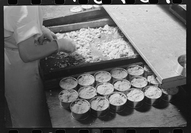 Photo:Astoria Oregon 1941 Columbia River Packing Association Tuna Canning