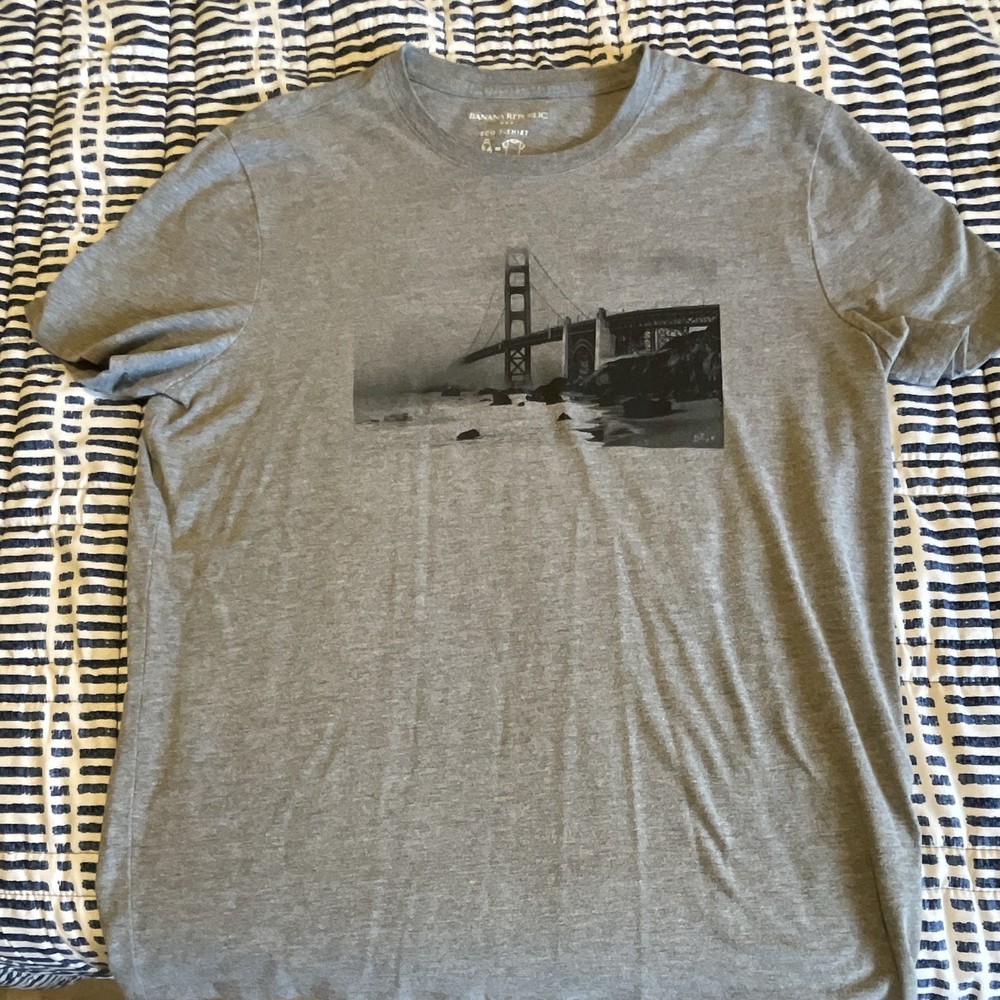 Banana Republic Eco T-Shirt Men’s L Gray Graphic Print Crew Neck Short Sleeve