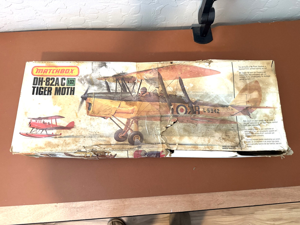 Matchbox DH-82A/C I-32 Tiger Moth 1:32 Scale Airplane Model -DAMAGED  BOX-6617