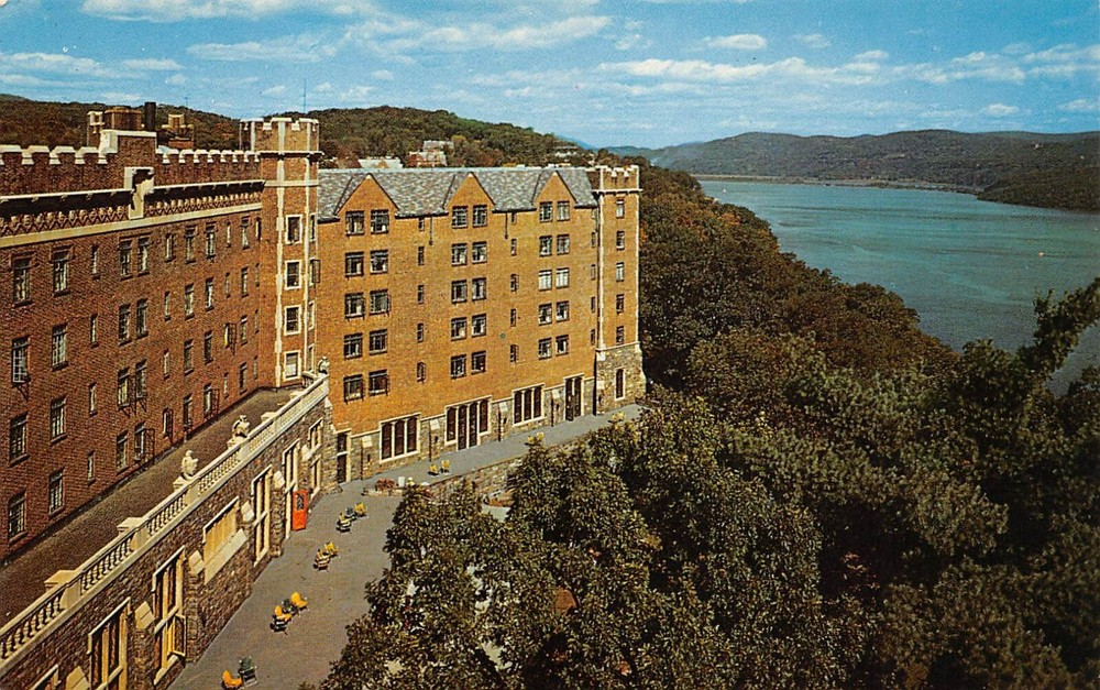 Vtg Postcard West Point NY New York US Hotel Thayer Military Academy Visitors L7