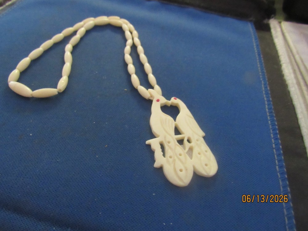 Vintage Beautiful Two Stylized Birds Kissing Choker Necklace