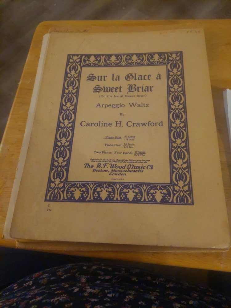 Sur la Glace a Sweet Briar (1938) ~ Caroline Crawford ~ Piano ~ Vintage