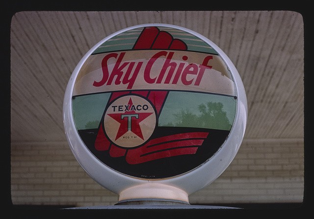 Photo:Milford Illinois Texaco Sky Chief Gas Pump Globe 1977