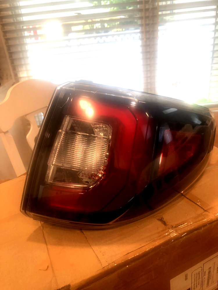 2013-2016 GMC Acadia Passenger Side Right Tail Brake Stop Light-image