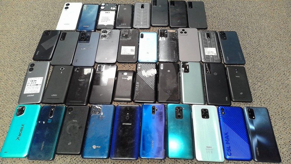 Lot of 38 Non-Working Mixed Brand Cell Phones Smartphones for Parts
