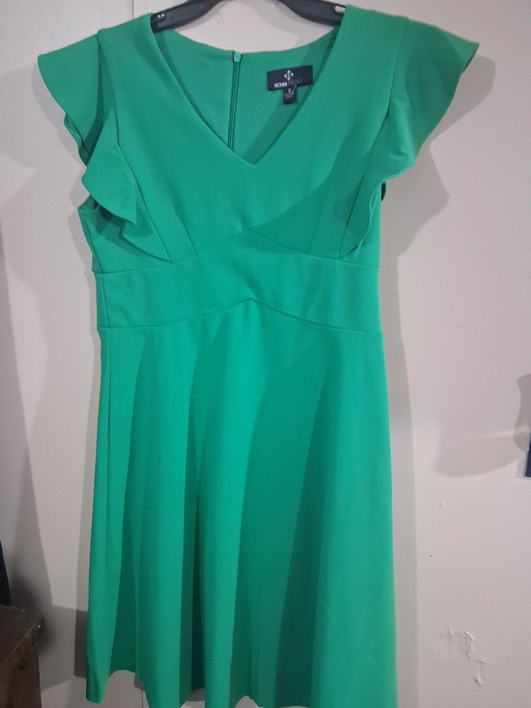 Dress, Size 6, BEAUTIFUL GREEN!! EXCELLENT CONDITION