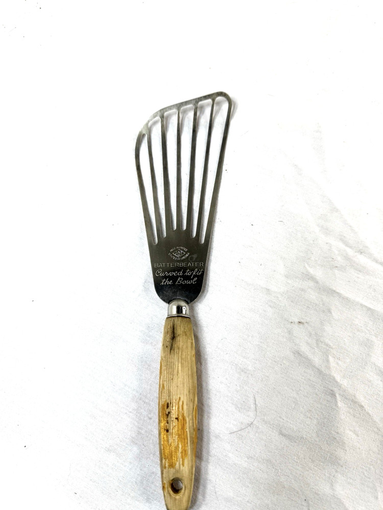 Vtg EKCO A&J Batter Beater Curved To Fit The Bowl USA Whisk Wood Handle Spatula