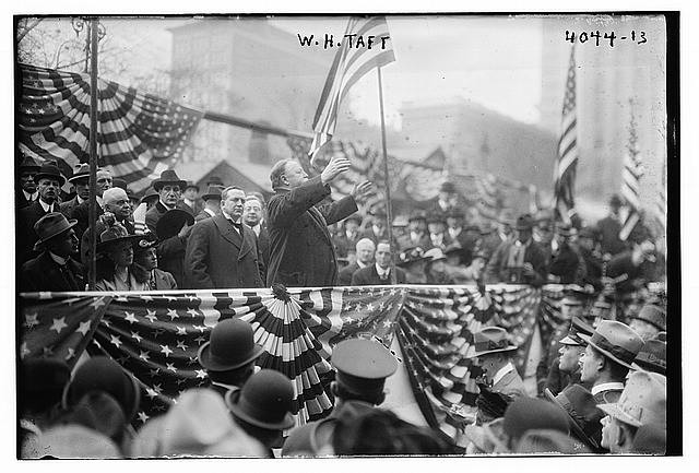 Photo:William Howard Taft 1910s Campaign Speech Crowd American Flags
