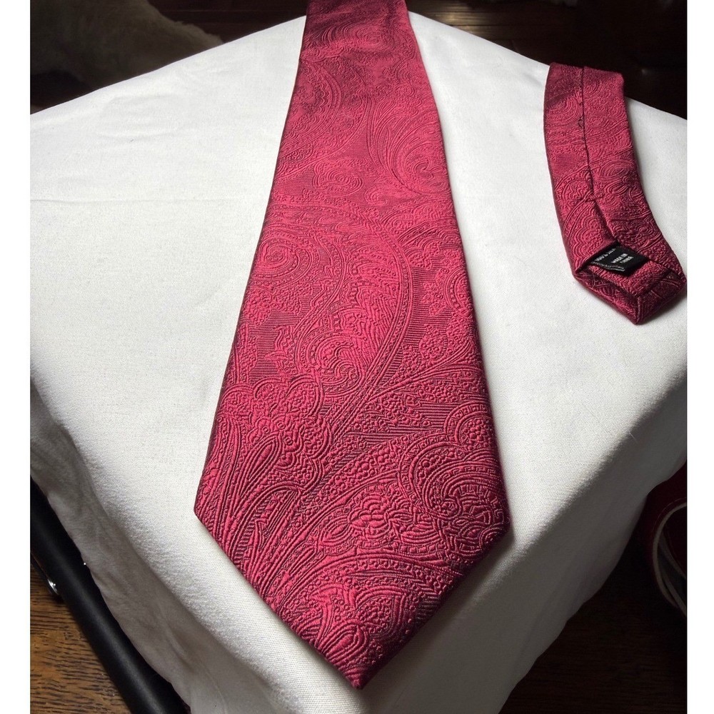 Jos A Bank Signature Collection Mens Burgundy Paisley Silk Necktie