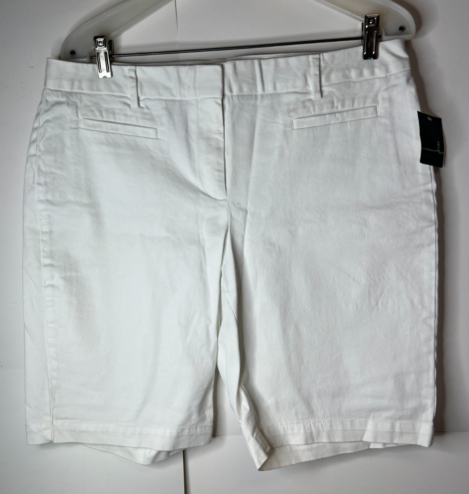 Lands End Women's Size 10 White Mid Rise Chino Shorts Flat Front