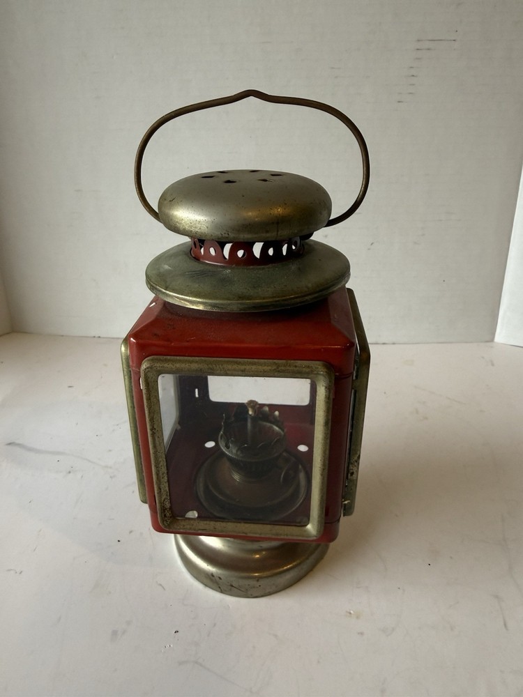 Vintage Working Metal Oil Lamp