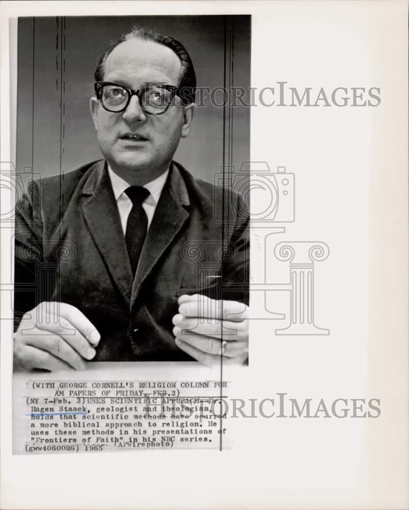 1965 Press Photo Geologist Hagen Staack describes scientific methods on NBC show