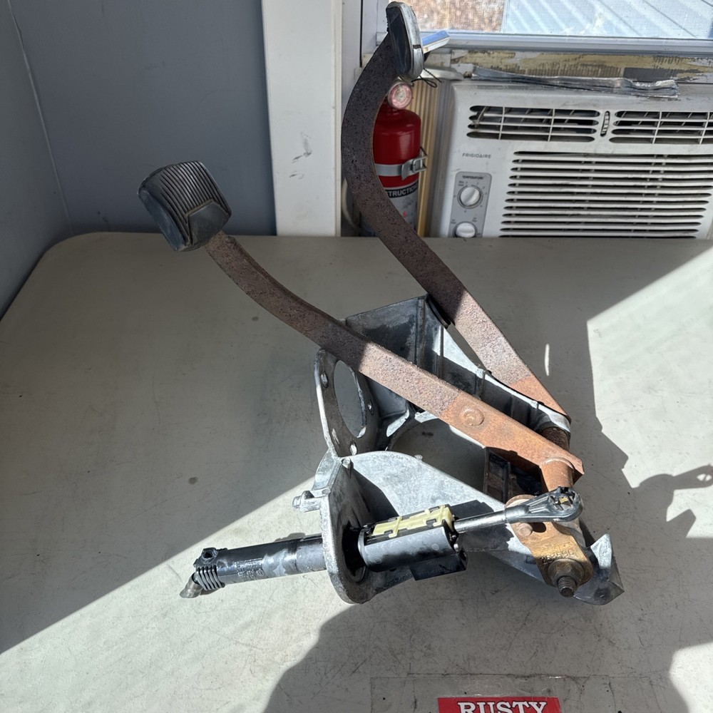 2000 Ford Truck F150 Clutch and Brake Pedals