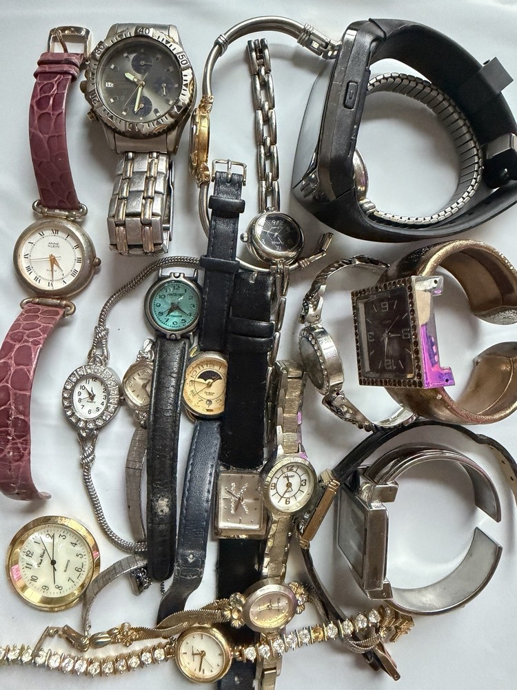 Lot of 18 Watches Mixed Brands Pulsar Armitron Caravelle Parts/Repair Untested