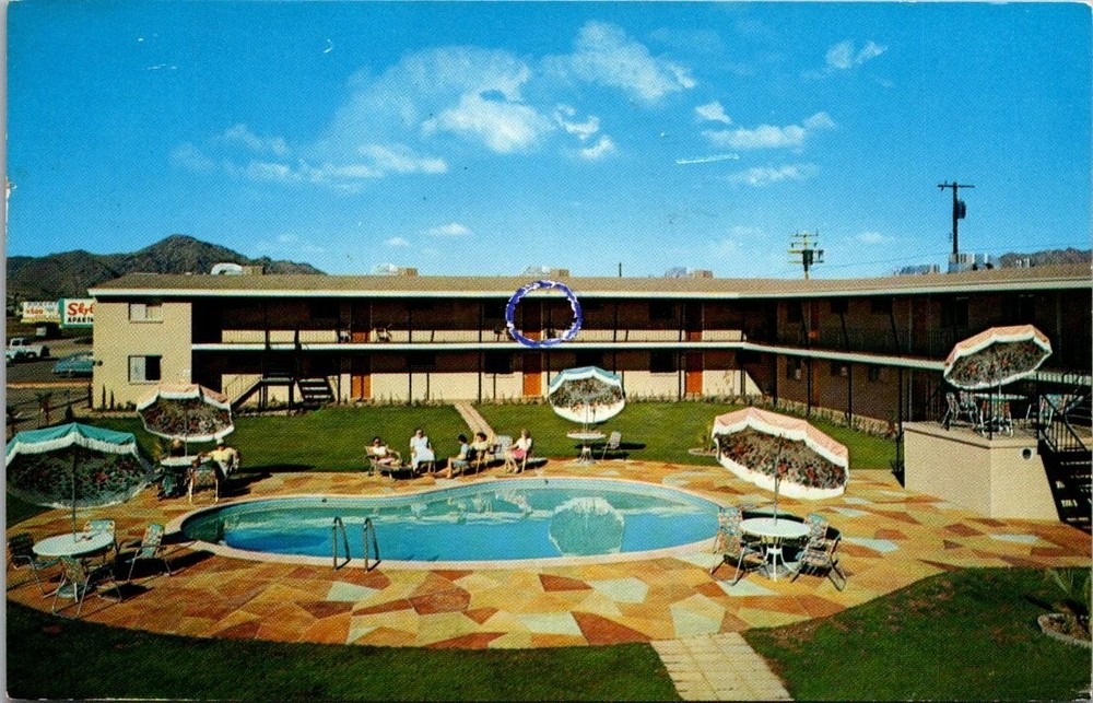 Vintage Skyliner Apartments Phoenix Arizona Swimming Pool Postcard 1958