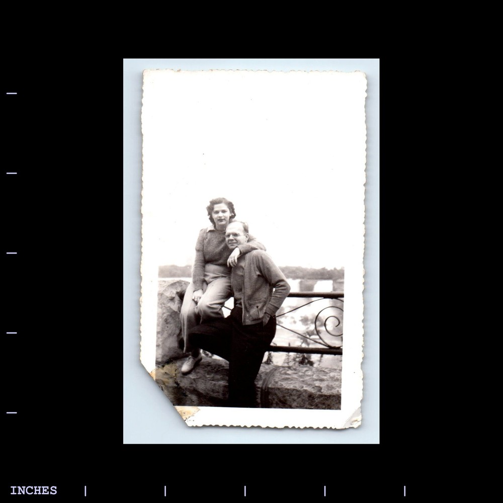 Vintage Photo AFFECTIONATE MAN WOMAN COUPLE BY WATERFALL
