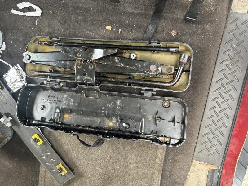 F150      2010 Jack 104630827 NO FOAM TRAY NO SPARE TIRE